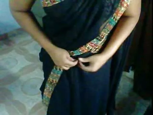 હોટી તેના ગળામાં અને ...