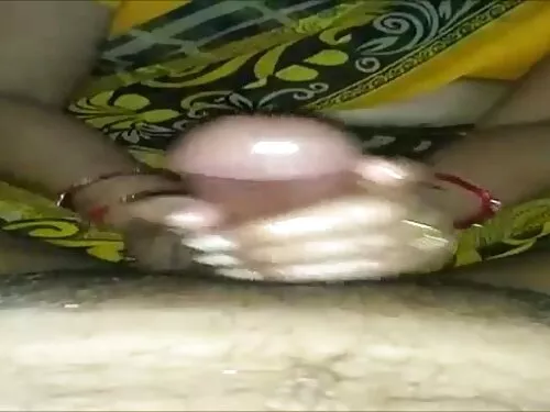 આશ્ચર્યજનક સોનેરી સૌ ...